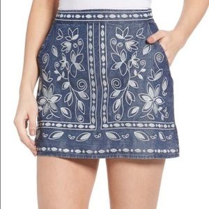 Chloe & Katie Denim White Floral Embroidered Skirt with Pockets sz S